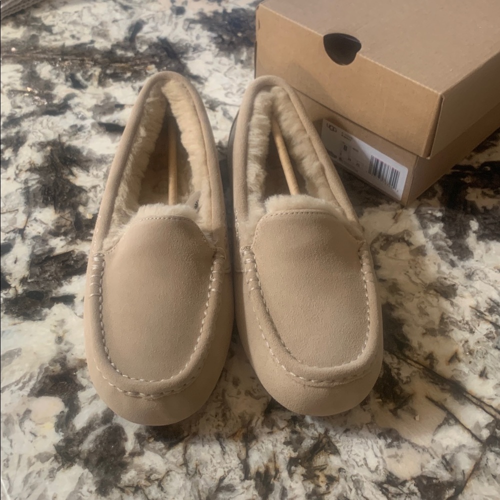 UGG women’s Ansley Beige Loafers with Plush Lining. New Never worn.